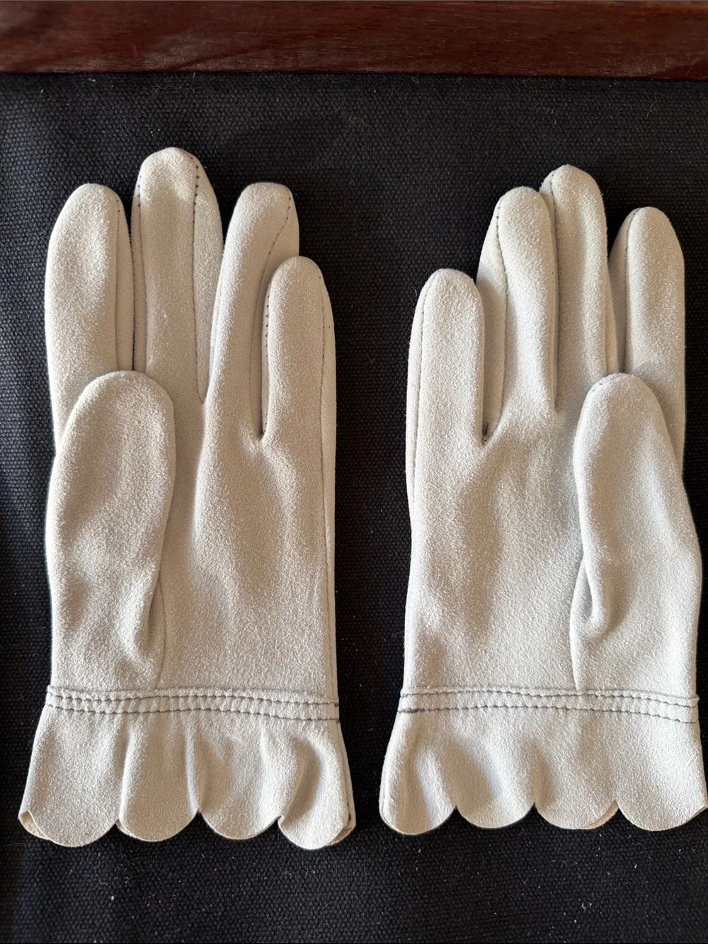 Cream Scalloped Edge Gloves - Soft Leather Style
